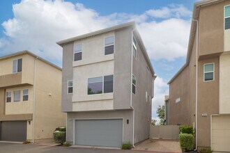 Building Photo - Beautifully Updated 3-Bedroom Detached hom...