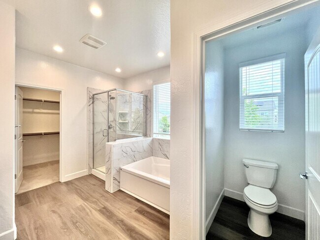 Building Photo - 377 Traverse Dr S