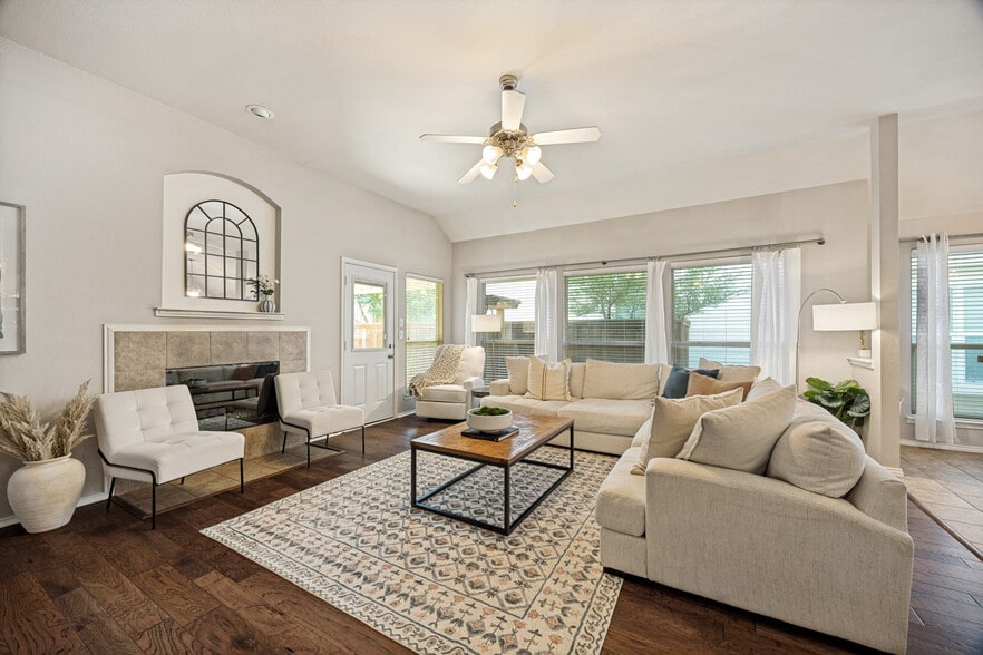 Building Photo - 9716 Hedge Bell Dr