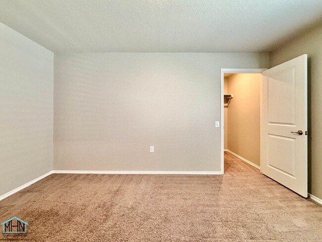 Building Photo - Live in Luxury in this beautiful 3bed/2bat...
