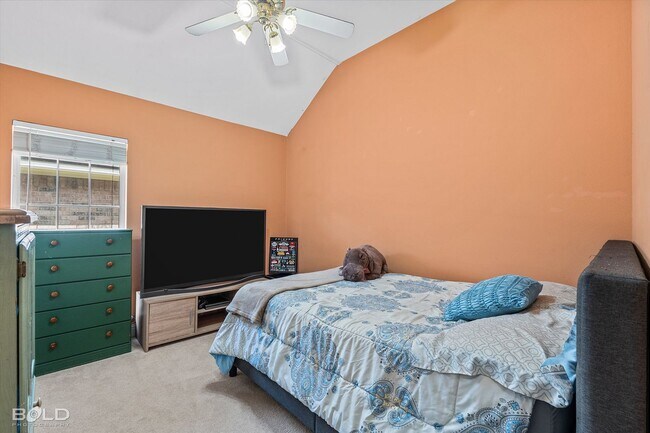 Building Photo - 4 Bedroom 2.5 Bathroom in Stockwell