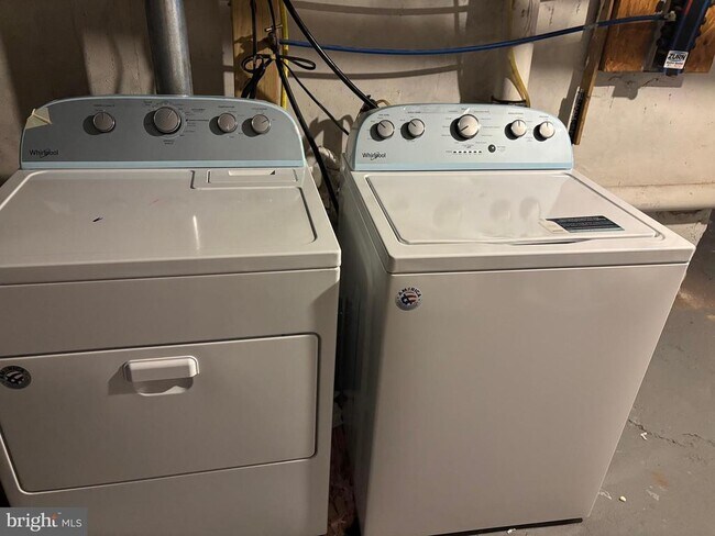 Building Photo - 2250 N Lambert St