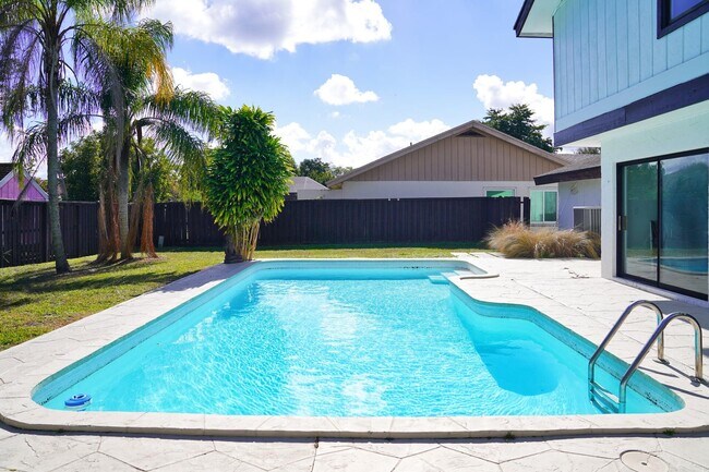 Building Photo - 760 Windtree Way