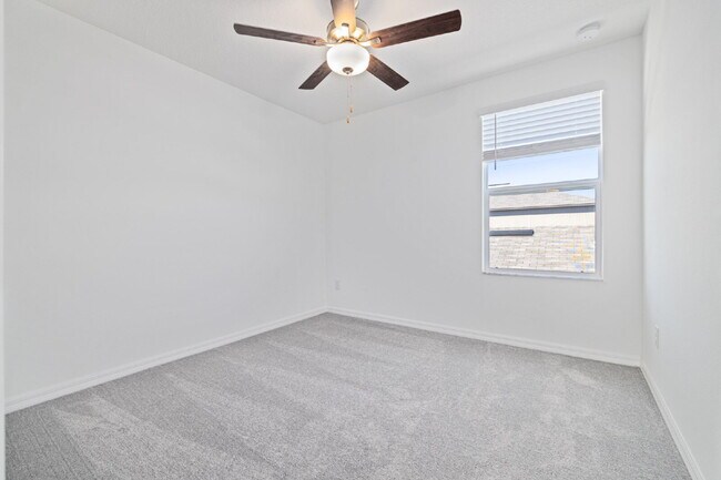 Building Photo - "Spacious 5-Bed Gem in Epperson community ...