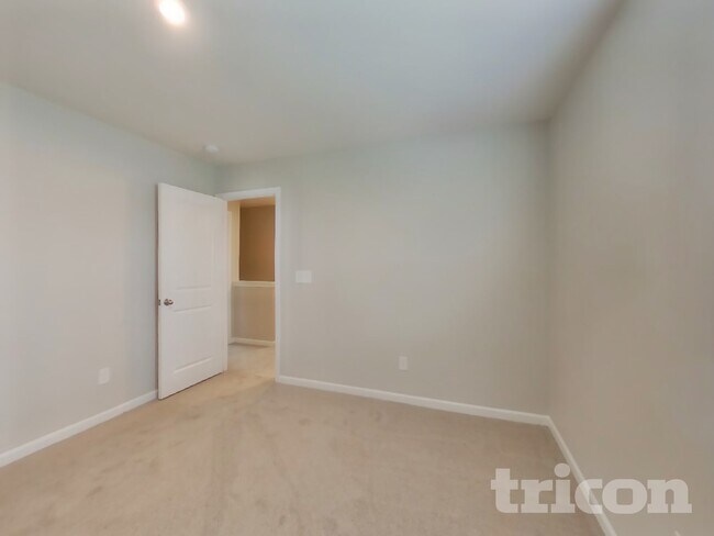 Building Photo - 2512 Solomon Ln