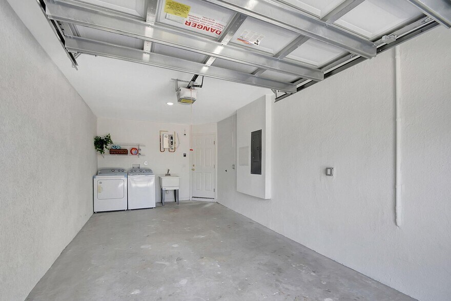 Building Photo - 3871 Patio Ct