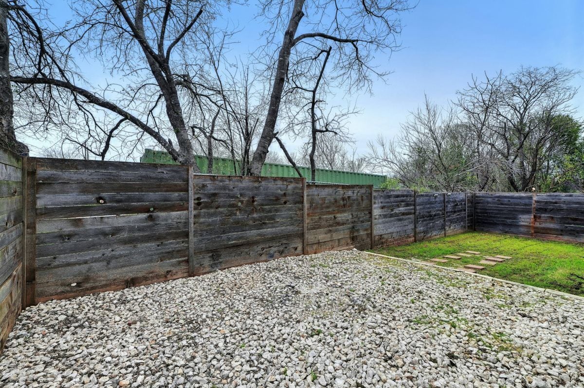 Building Photo - 6902 Carver Ave