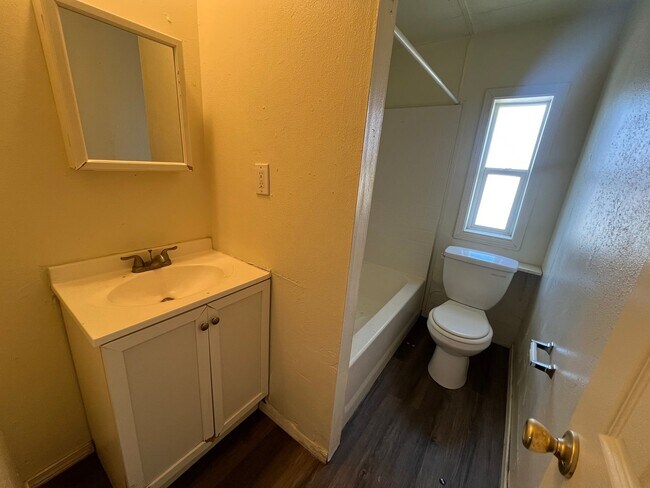 Building Photo - Low Traffic Street-Small Pet Family Member...