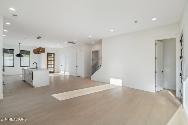 Building Photo - 7826 S Northshore Dr