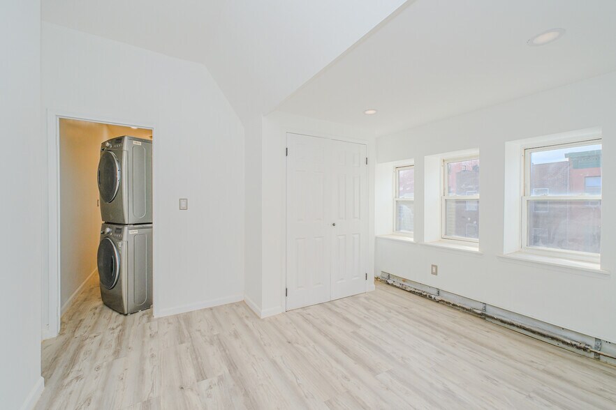 Building Photo - 384 Lafayette Ave