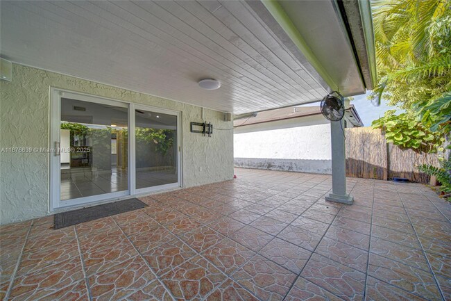 Building Photo - 621 SW 99th Pl