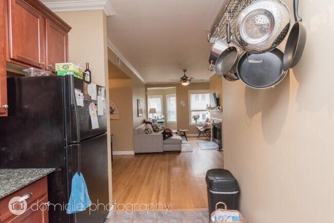 Building Photo - 2 bedroom in Chicago IL 60657