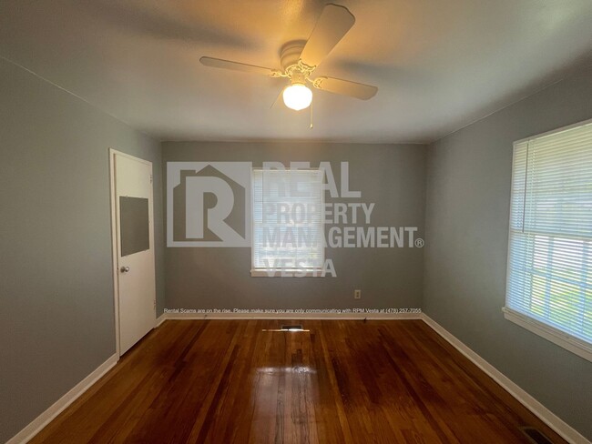 Building Photo - Newly Remodeled 4 Bedroom Home in South Macon
