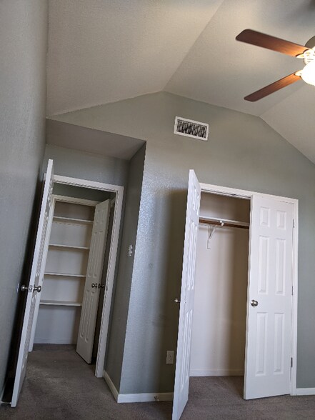 Building Photo - 2706 Tara Dr