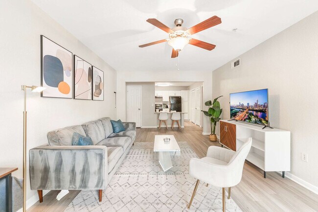 Building Photo - 1301 Crossing Pl