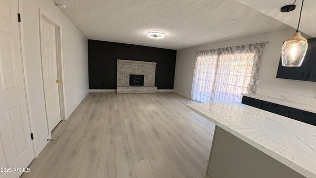 Building Photo - 7317 S Palm Dr