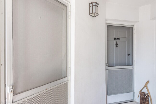 Building Photo - 331 Tequesta Dr