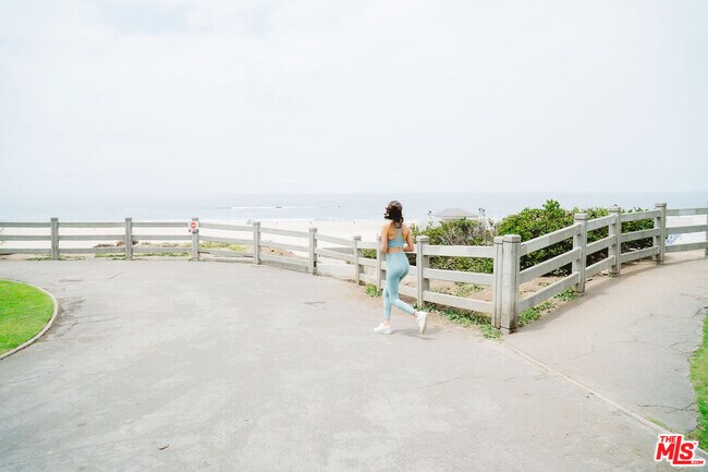 Building Photo - 1445 9th St