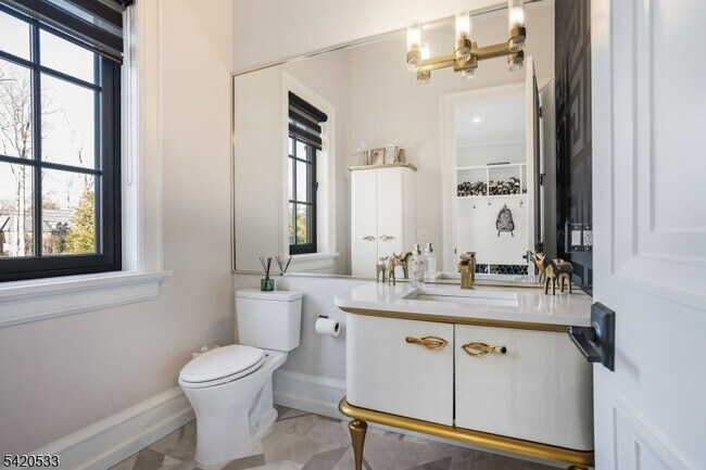 Building Photo - 6 Deer Trail Rd