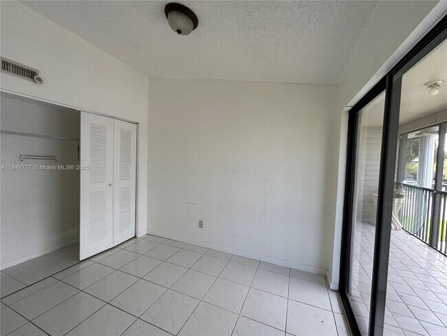 Building Photo - 468 NE 206th Ln