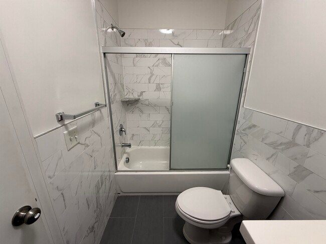 Building Photo - 398 Cator Ave