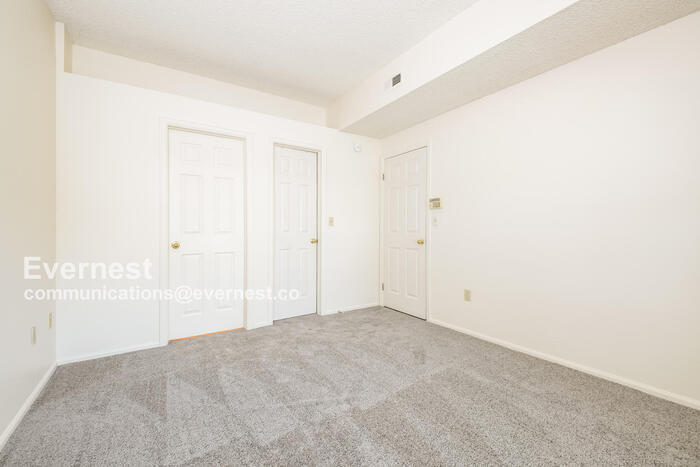 Building Photo - 7476 Singing Hills Dr