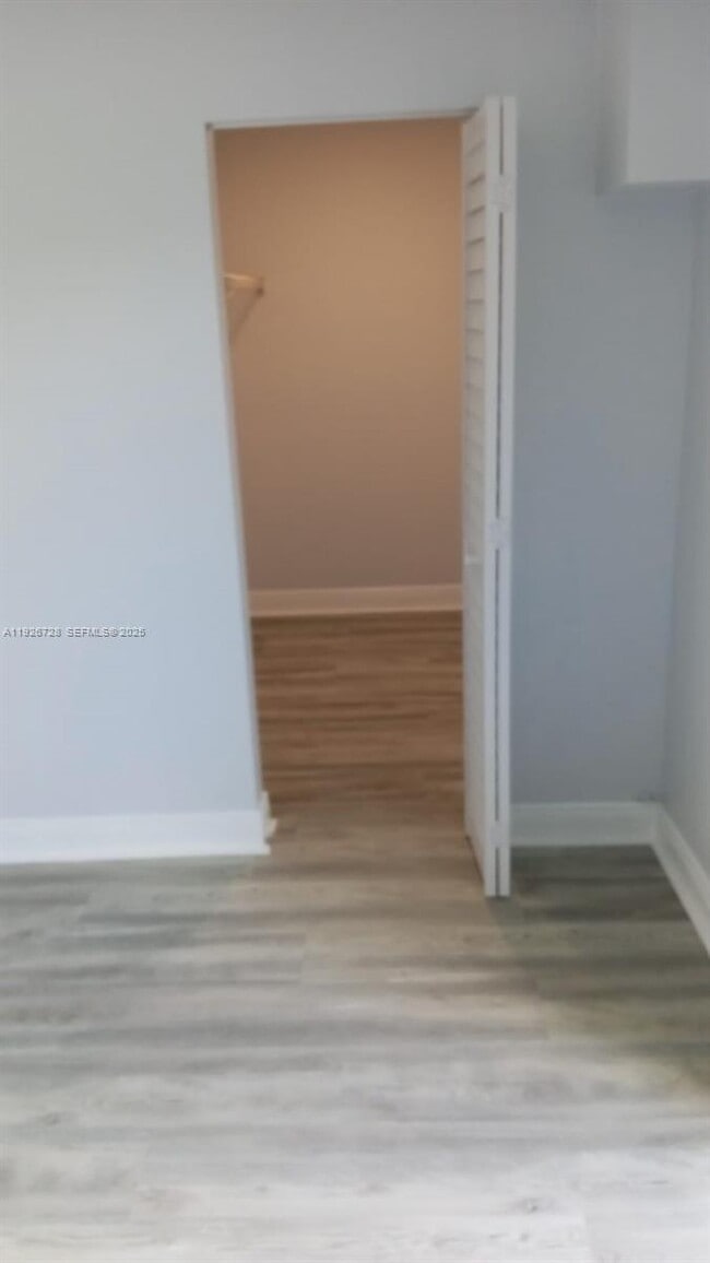 Building Photo - 9375 Fontainebleau Blvd