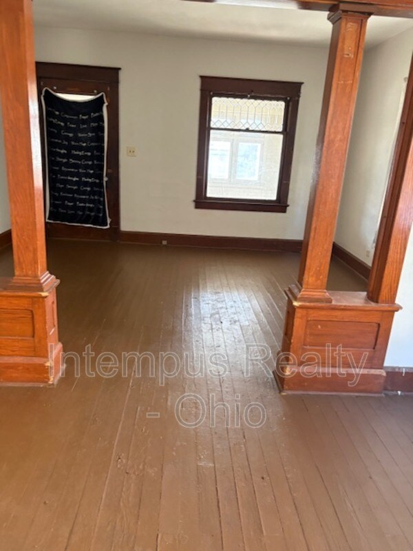 Building Photo - 243 Sexton St