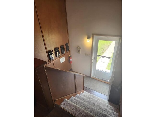 Building Photo - 255 6th Ave NE