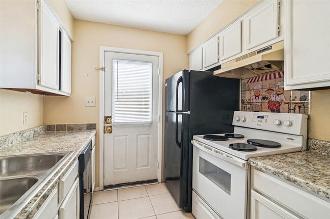 Building Photo - 2111 E Belt Line Rd