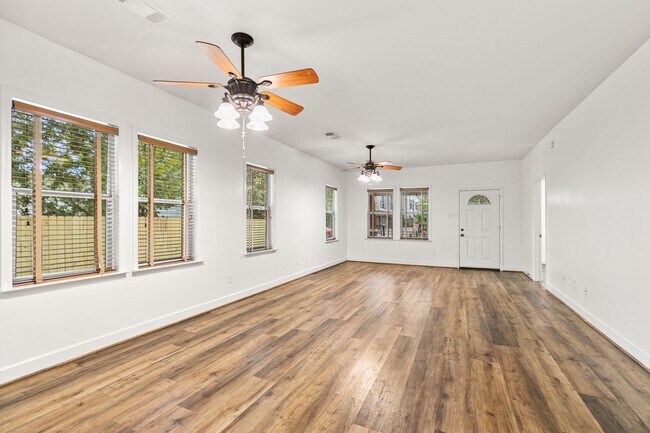 Building Photo - 1912 Shearn St