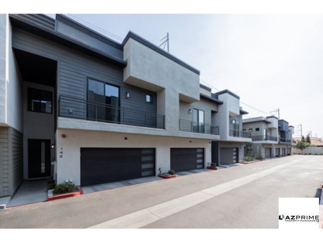 Primary Photo - Live the Luxe Lifestyle in this Stunning 3...