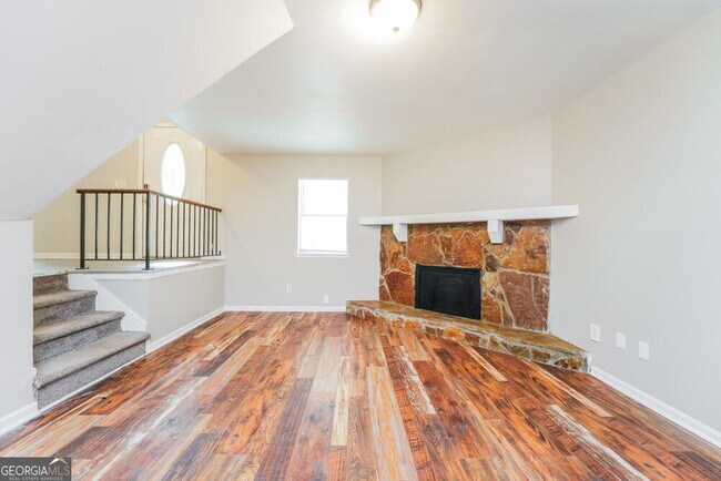 Building Photo - 1115 Forest Path