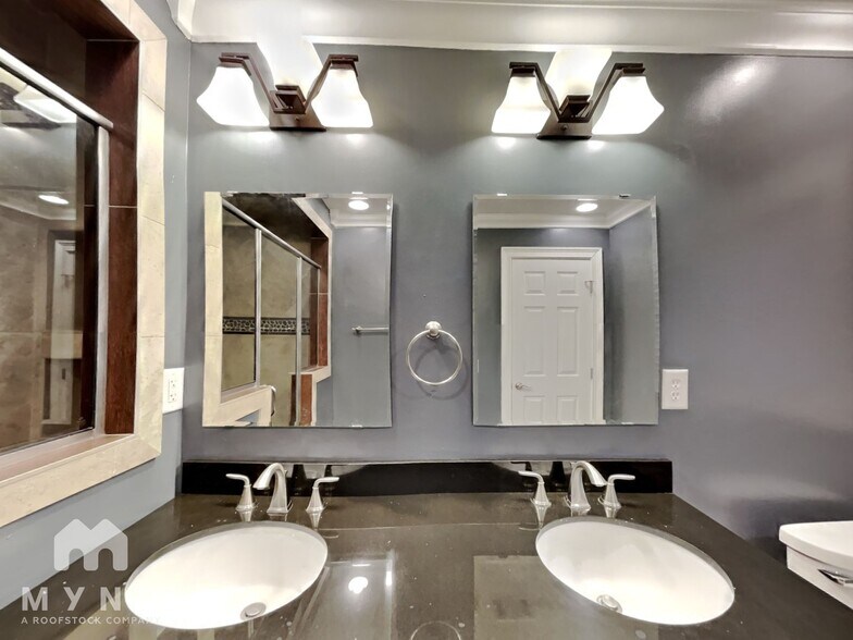 Building Photo - 1688 Knob Hill Ct NE