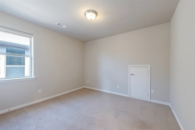 Building Photo - 6808 Badlands Dr