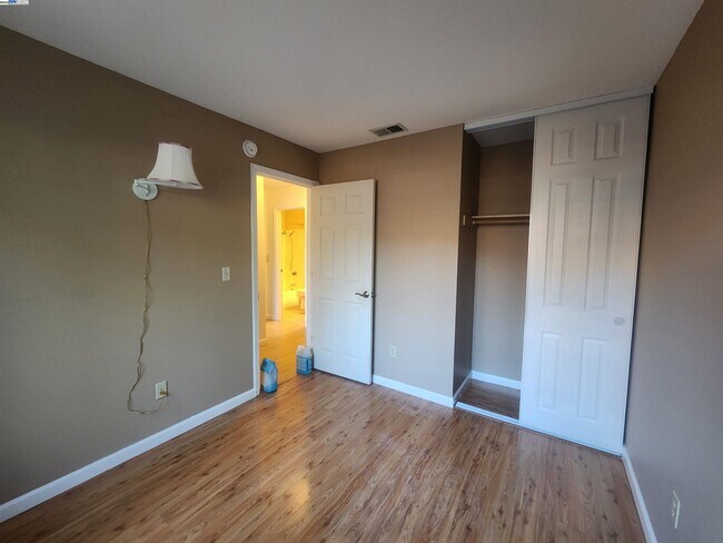 Building Photo - 1733 Carnation Cir