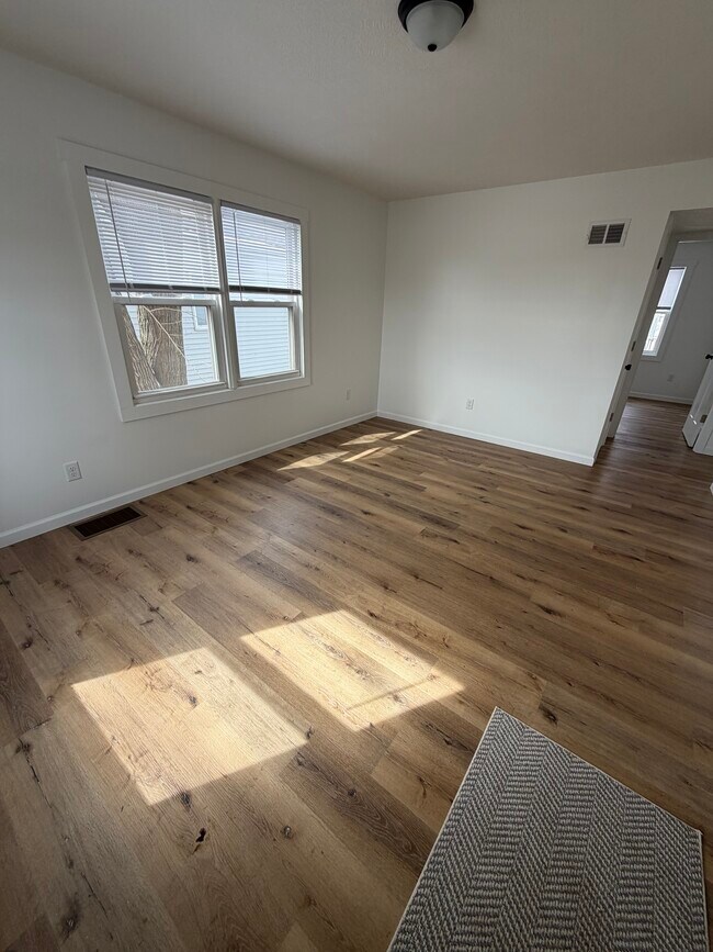 Building Photo - Fairoaks - 2 Bedroom