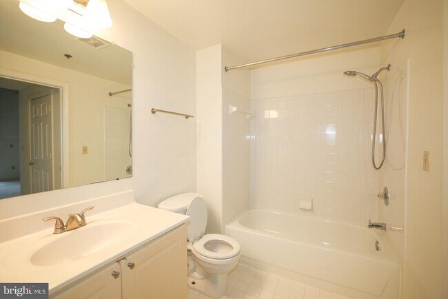 Building Photo - 1625 International Dr