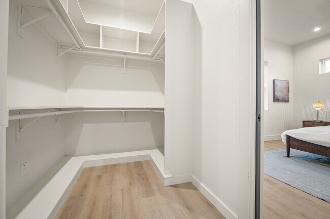 Building Photo - 257 E Baylor St