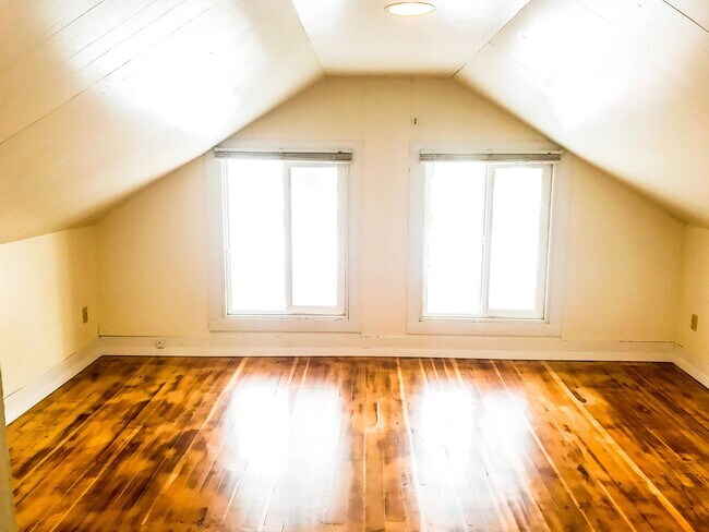 Building Photo - 917/ 917.5 West A St