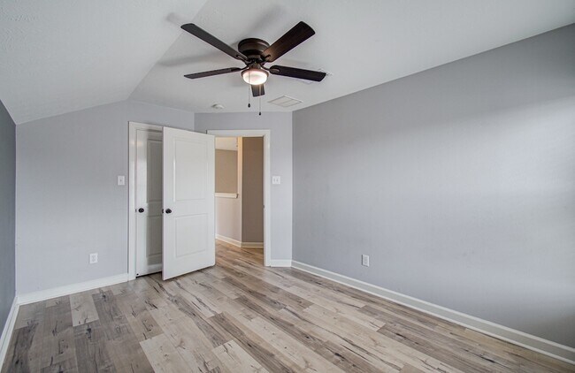 Building Photo - 12935 Northpointe Bend Dr