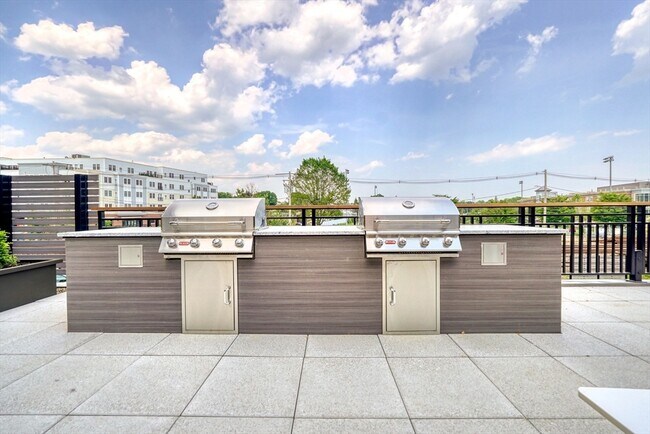 Building Photo - 62 Foundry St