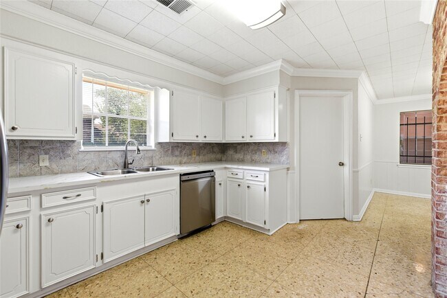 Building Photo - 339 Connaught Way