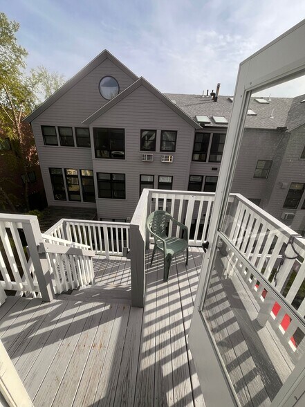 Building Photo - 156 Morrison Ave