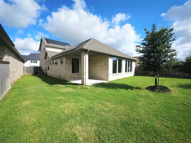 Building Photo - 15822 Pilot Knob Dr
