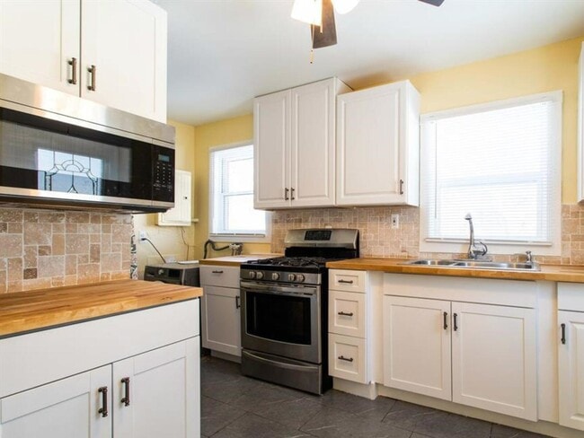 Building Photo - 14411 Knox Ave