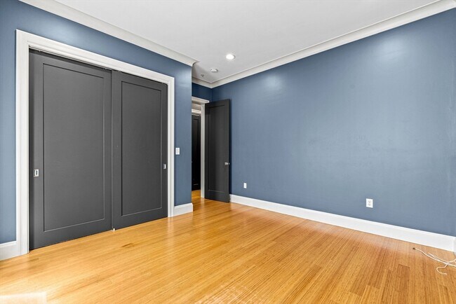 Building Photo - 368 Dorchester St