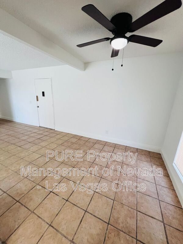 Building Photo - 1405 E Vegas Valley Dr