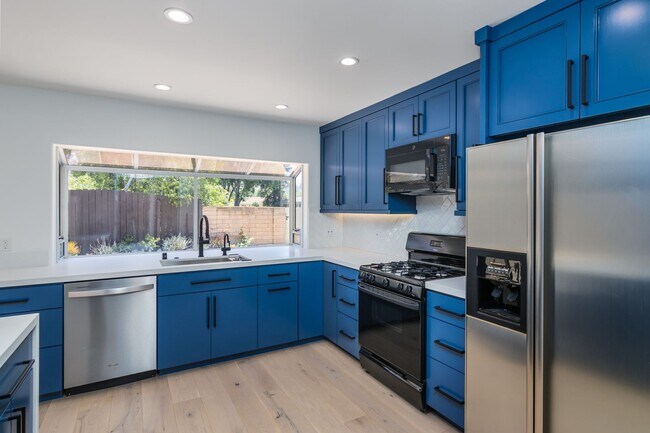 Building Photo - Beautiful First Neighborhood home!