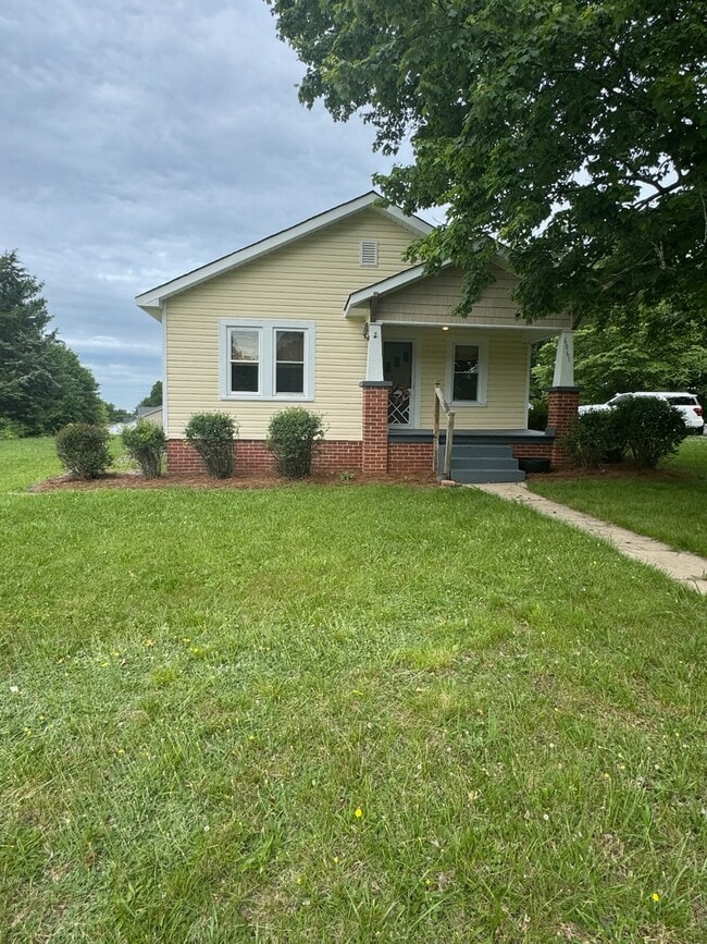 Primary Photo - 6061 NC-66
